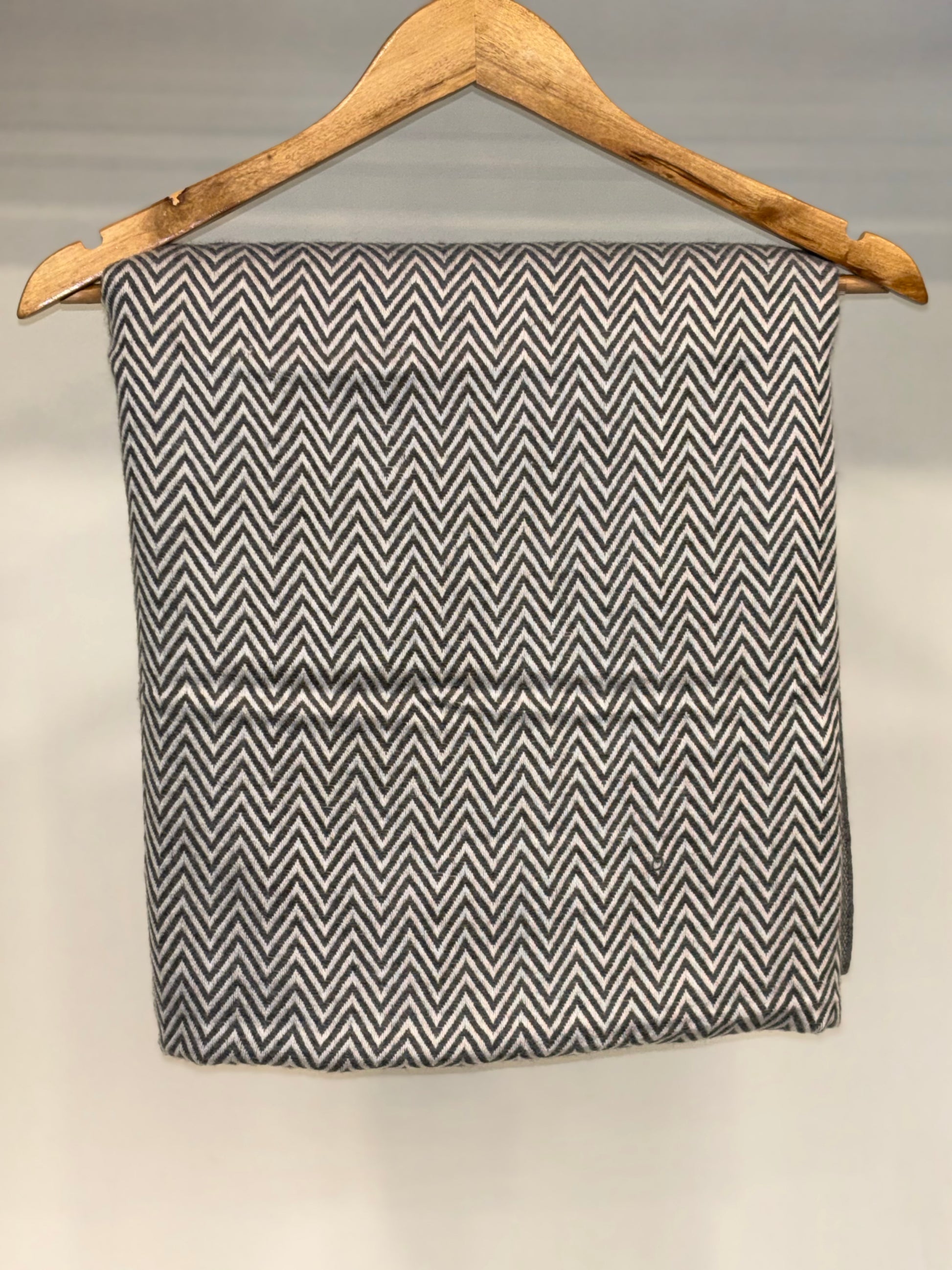 Handcrafted Wool Blanket – Soft, Warm & Stylish Winter Throw