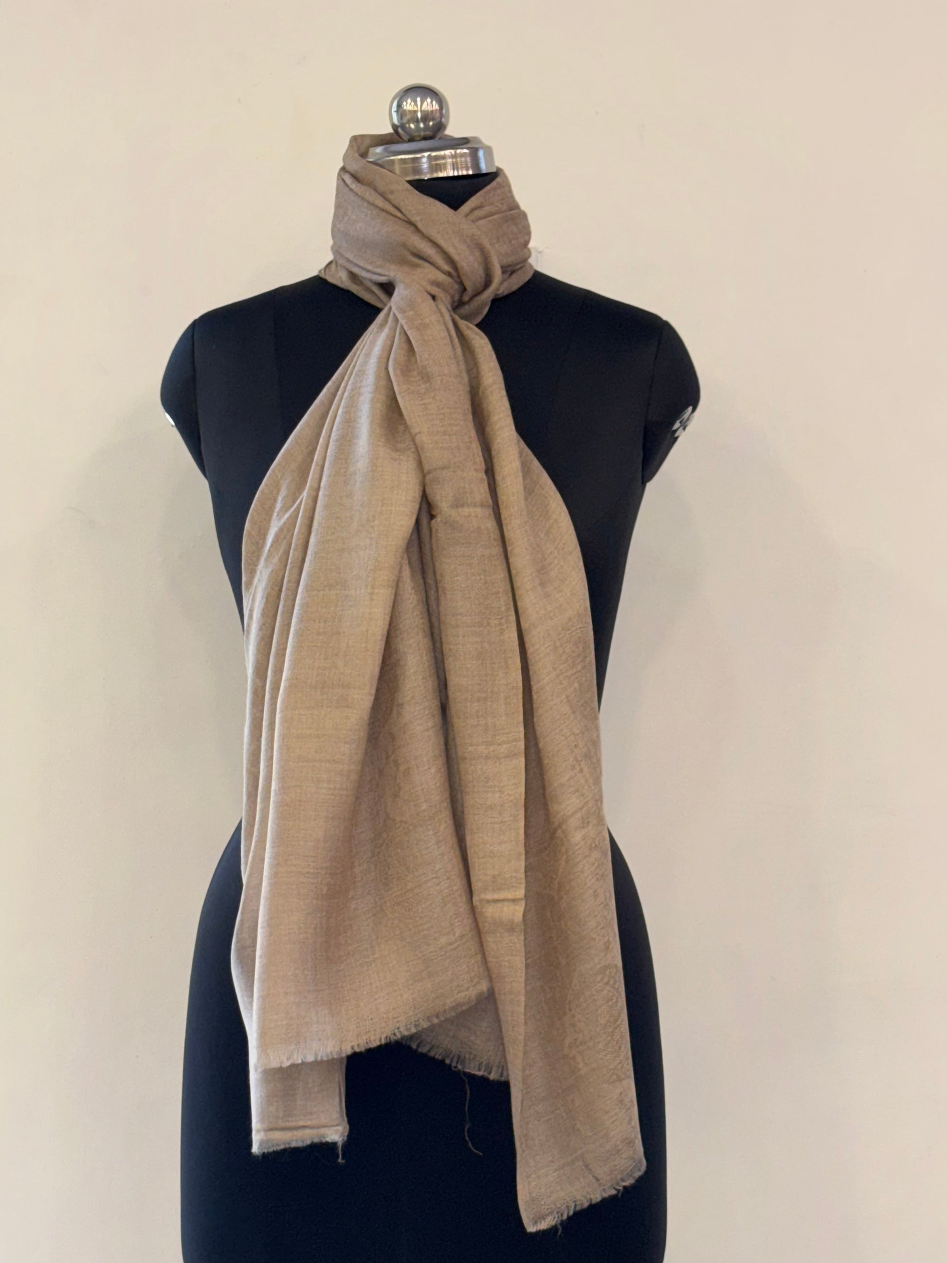 Plain Woolen Shawl – Classic Winter